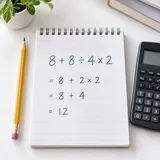 Notes z rozpisanym działaniem matematycznym, ołówek i kalkulator na jasnym biurku.